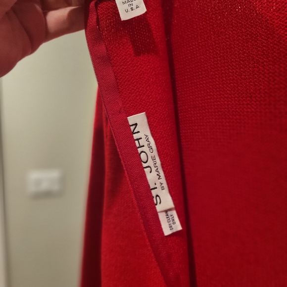 Vintage ST. JOHN COLLECTION by Marie Gray Red pleated skirt and top. - Picture 10 of 13